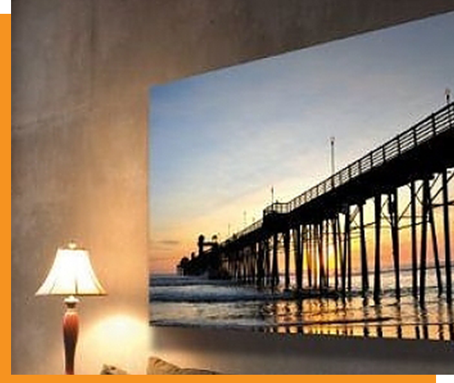 A lamp and a picture of the ocean